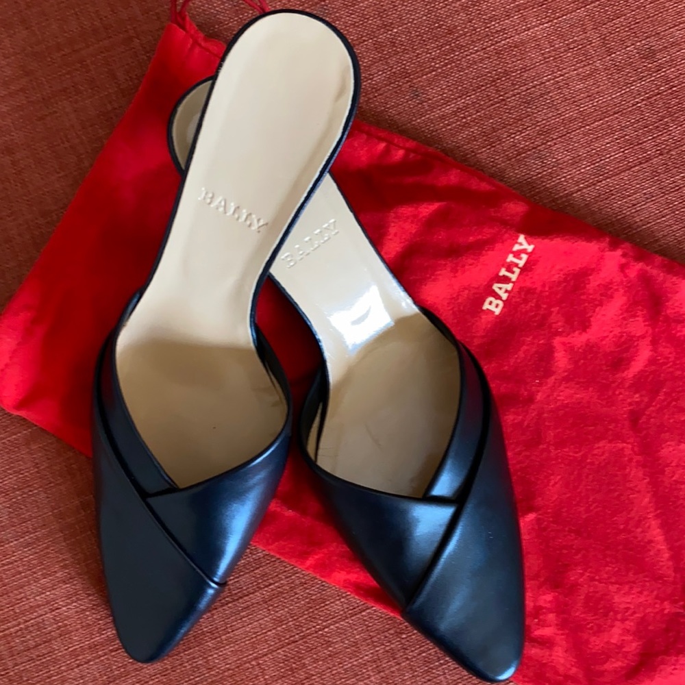 Women size US7 black leather mules